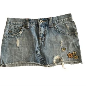 3/25 Roxy denim embroidered mini skirt. Size 3